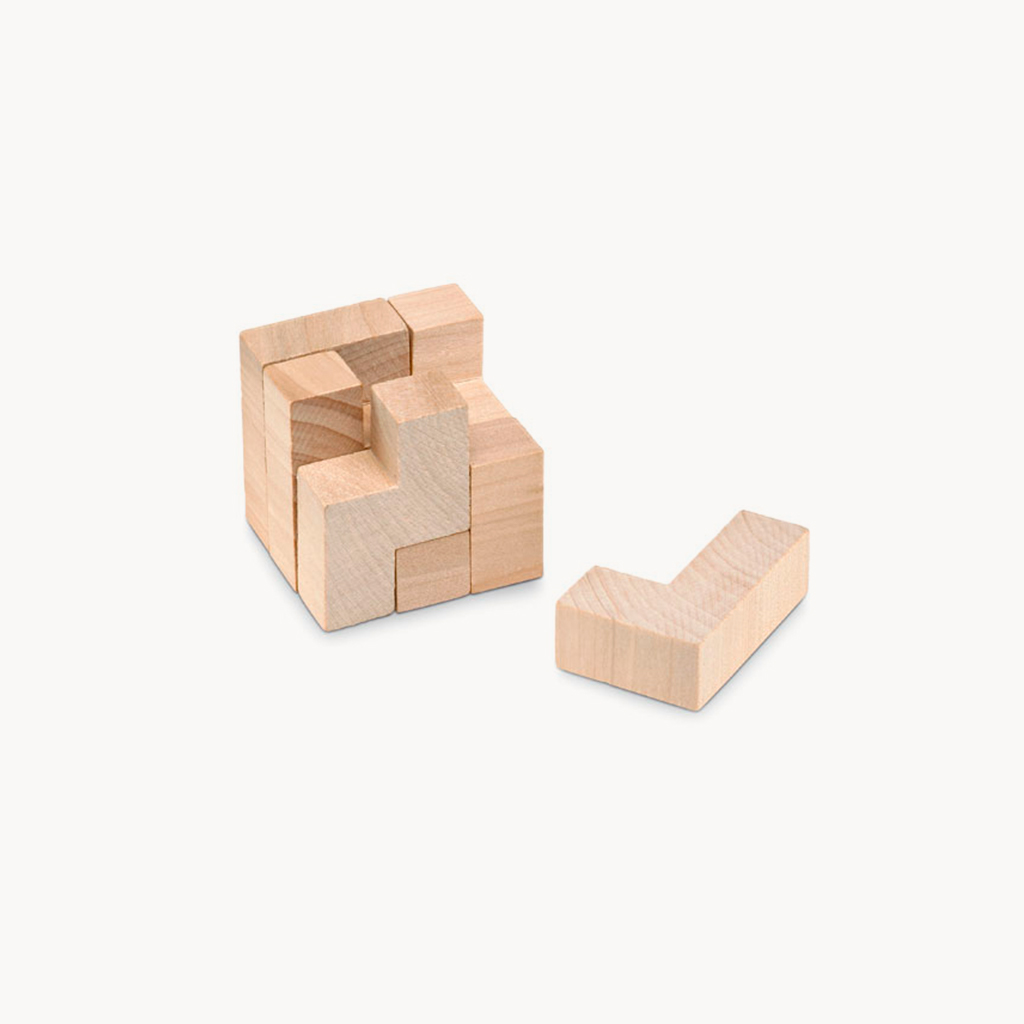 Rompecabezas de madera con forma de cubo 